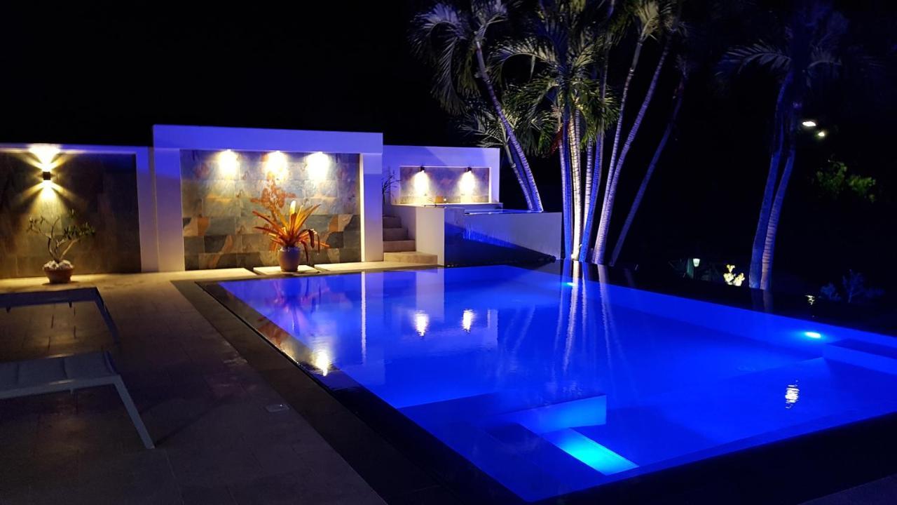 Appartements De Luxe . Propriete De Luxe Baie-Mahault Extérieur photo